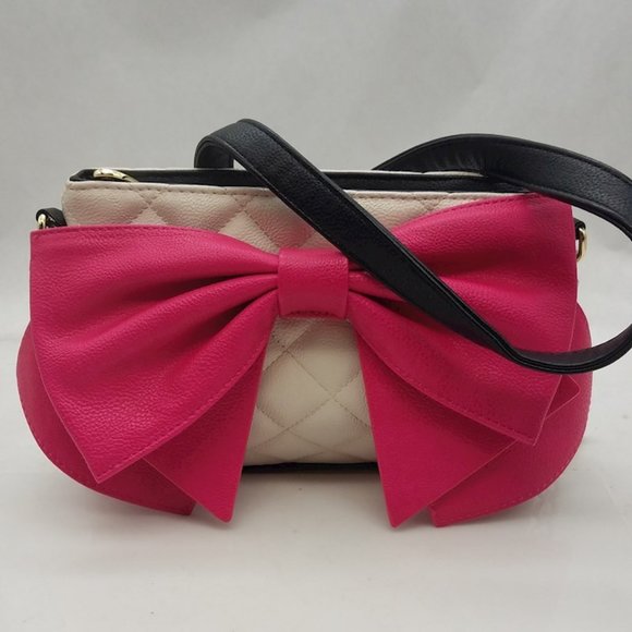 Betsey Johnson Barbie Pink Bow Front White Quilted Crossbody Bag - Picture 4 of 10